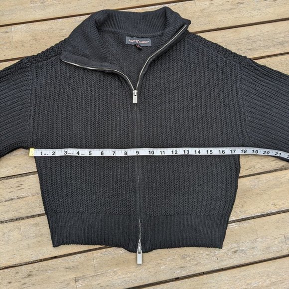 Cropped Full-Zip Collared Sweater - Picture 5 of 8